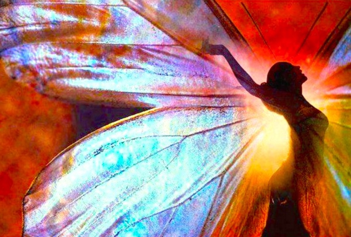 Не только состояние души проявляется. Женщина бабочка. Бабочки в душе. Человек с крыльями бабочки. Бабочка эзотерика.